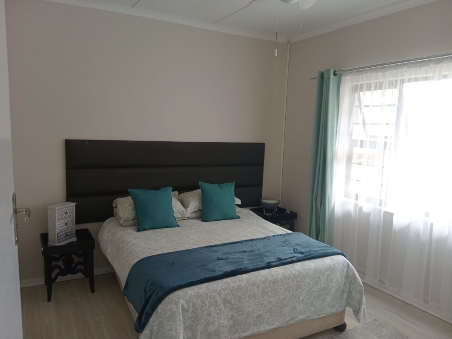 6 Bedroom Property for Sale in Gonubie Eastern Cape